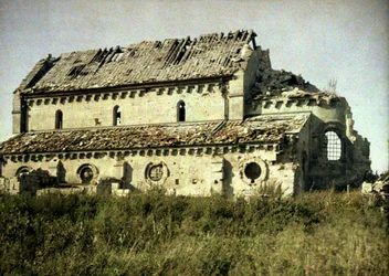 Iglesia dañada por fuego de artillería, Tracy-le-Val, Oise, Francia, 1917